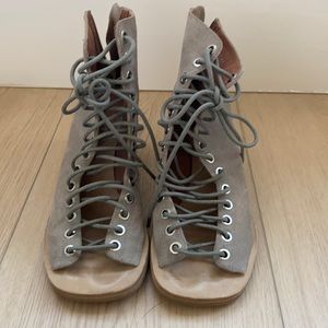 Jeffery Campbell. 7. Cors.